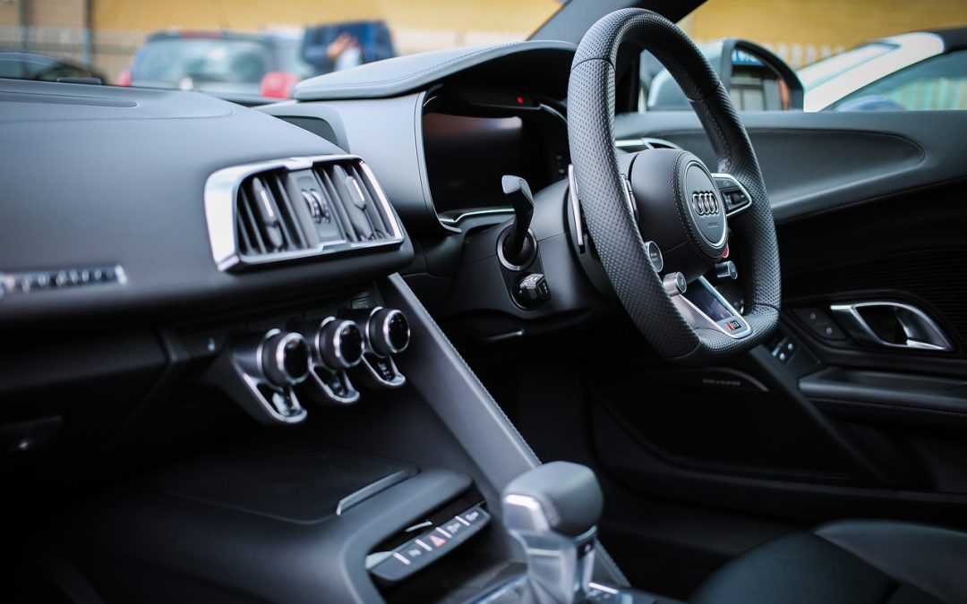 Coche con multas: trámites y precauciones